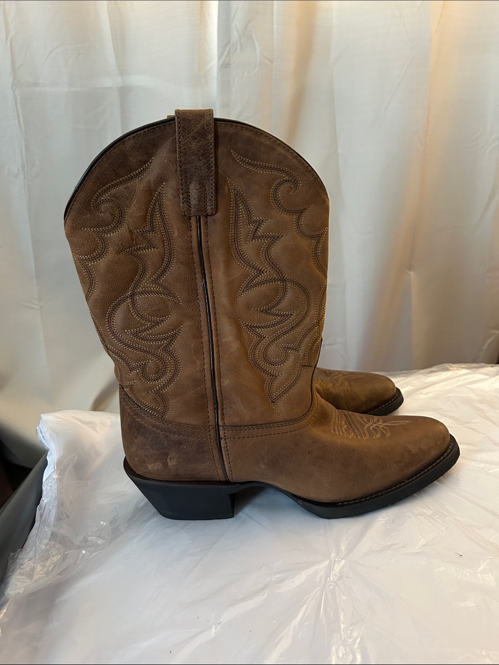 Laredo Brown Leather Western Cowboy Boots 9 Wide/ Plus size friendly!